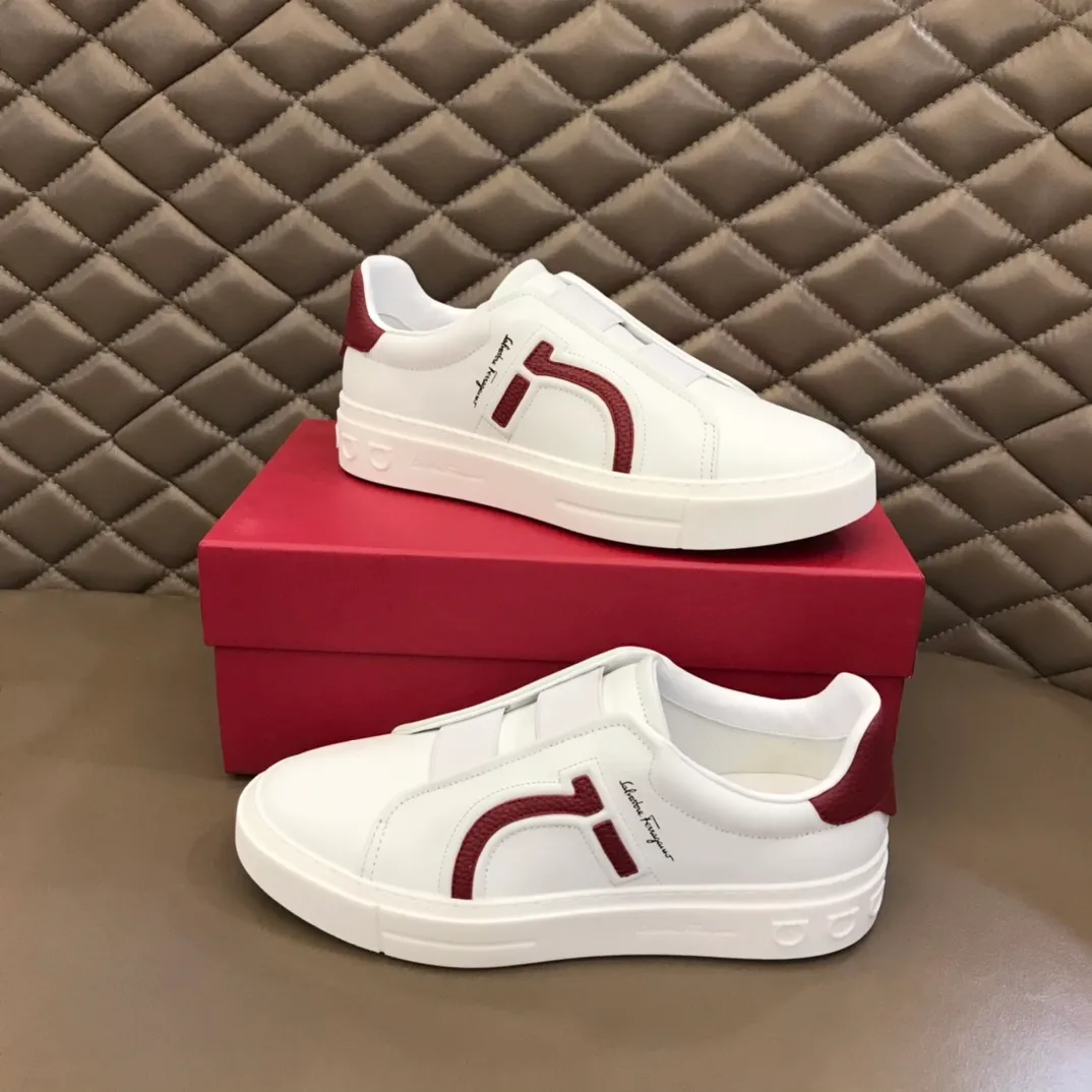 p400【Salvatore Ferraga**】New men's low-top casual shoes! Top-quality cow products, original lasts, made of imported cowhide, first-class texture, first-layer sheepskin lining! Original outsole! The details are exquisite and the style is versatile and upscale! Decorated with a three-dimensional Gancini logo, the back of the tongue and lace-up piping add a pop of color. The high-tech sole features a holographic pattern and Gancini details, making it ideal for a practical yet stylish everyday look. Code number 38-44 (45 can be customized)